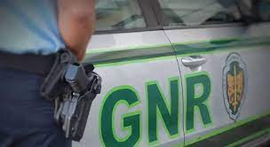Homem de 35 anos fica em prisão preventiva por violência doméstica contra os pais em Alfândega da Fé