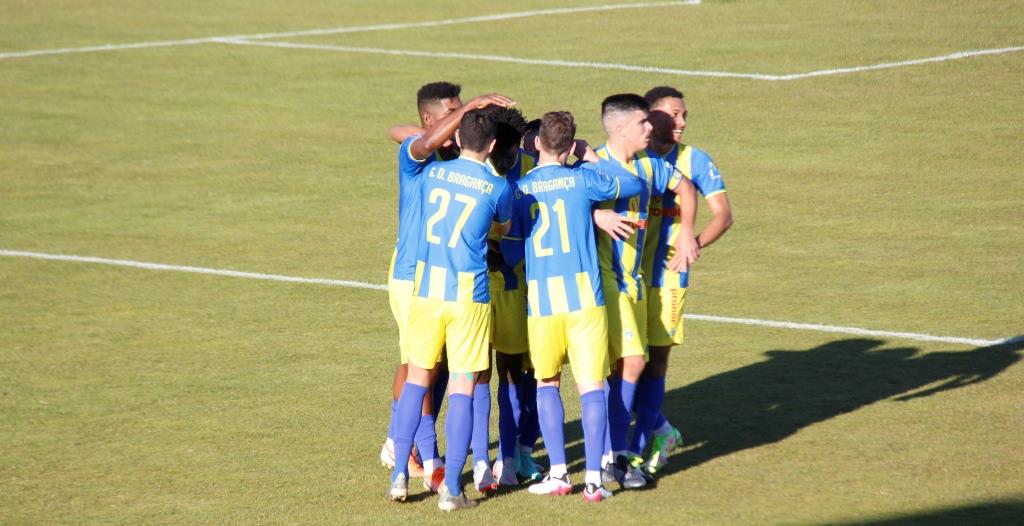 Futebol: Técnico do Bragança cauteloso na abordagem ao jogo com o lanterna vermelha