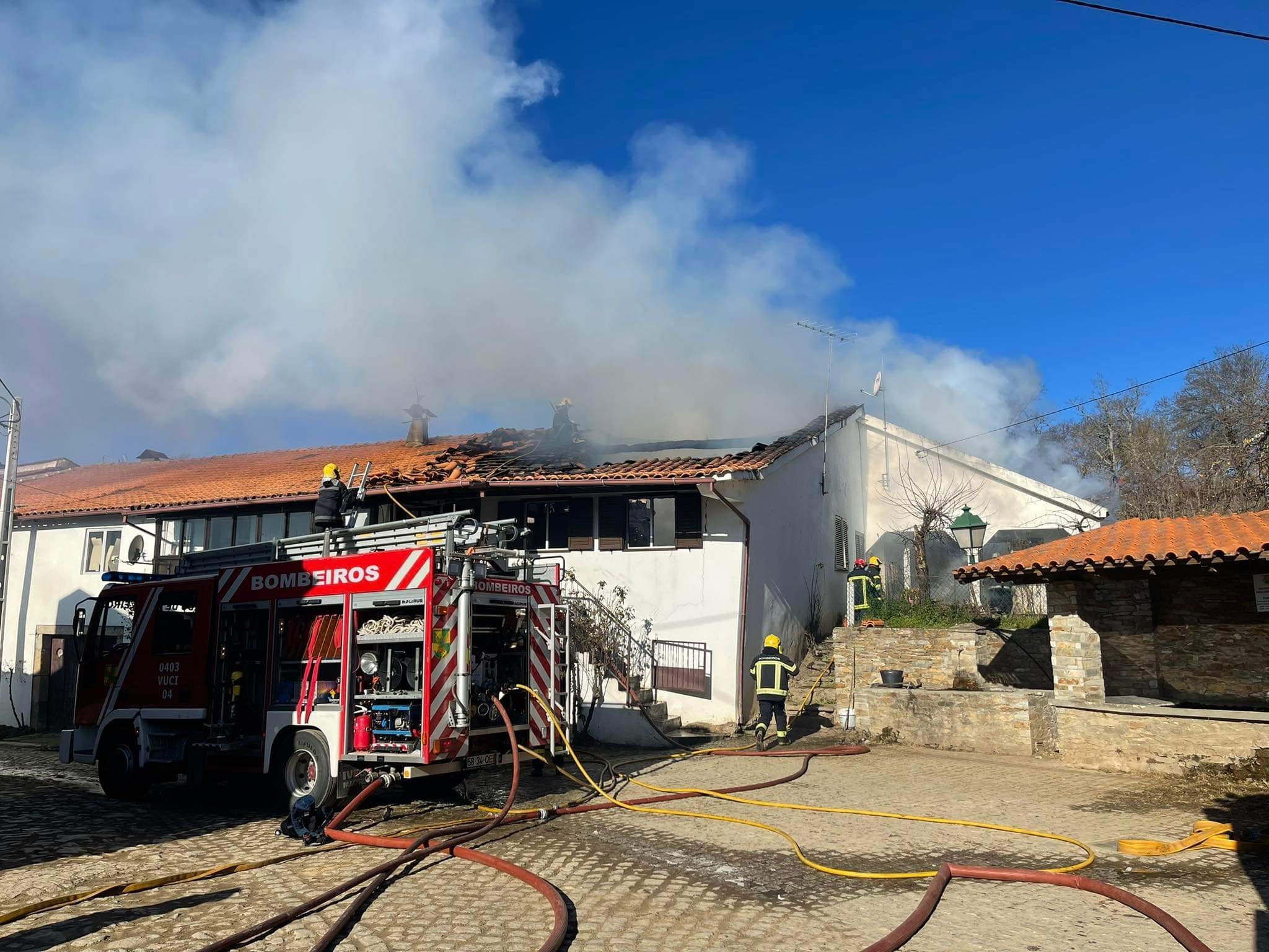 Escolas de Bragança juntam-se para ajudar família de Macedo de Cavaleiros que ficou sem nada num incêndio
