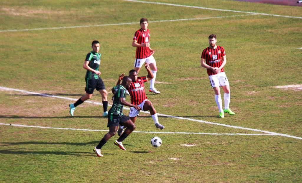 Futebol: Macedo perde (0-1) na recepção ao Vila Meã com um golo de penálti