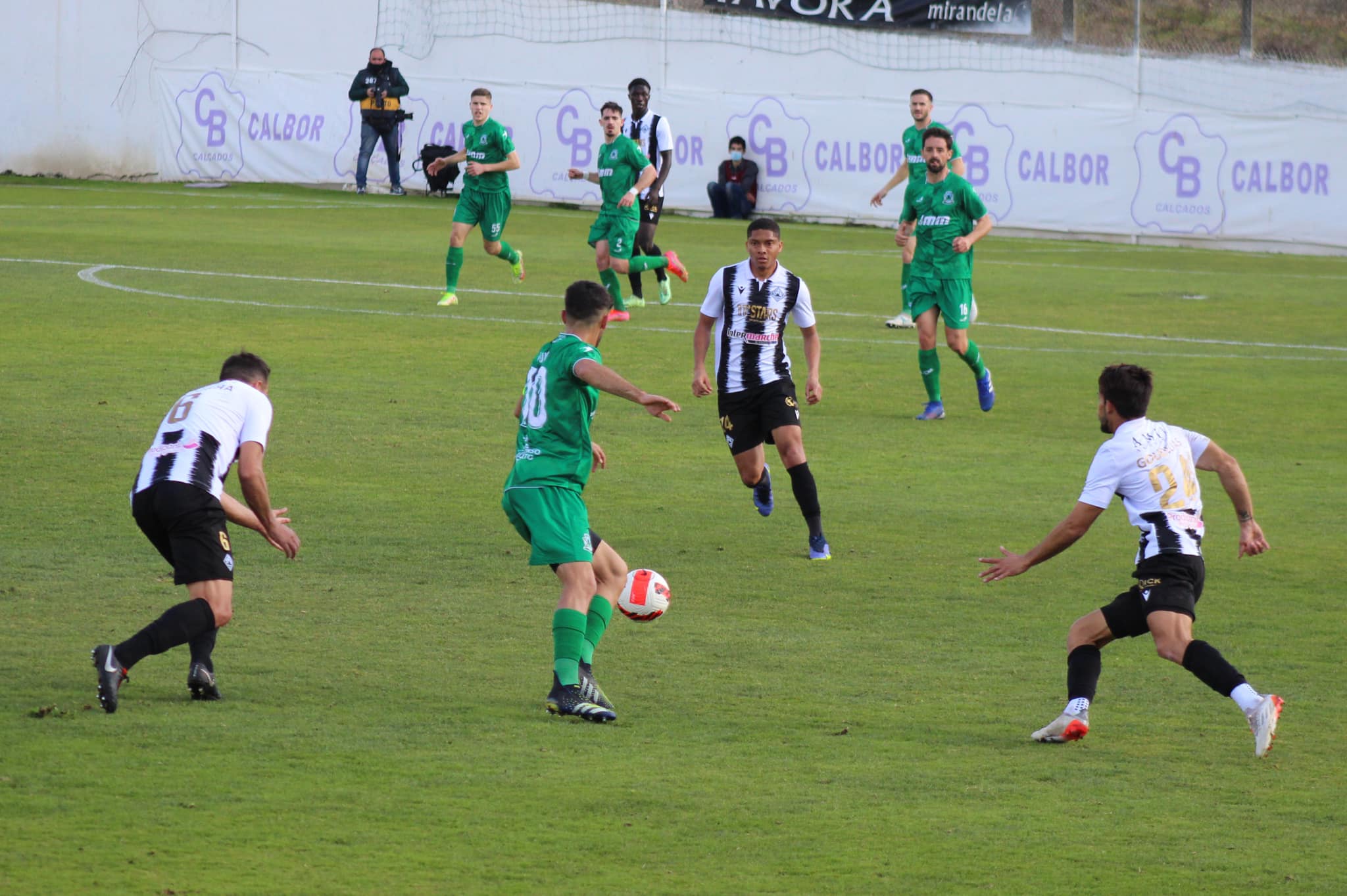 Derrota caseira atira Mirandela para a fase de manutenção