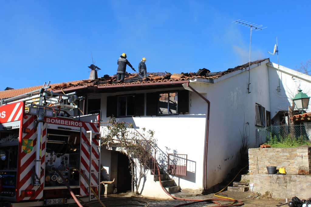 Cinco pessoas desalojadas num incêndio em Valongo (Macedo de Cavaleiros)