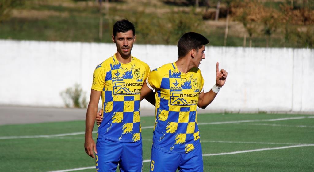 Futebol: Rebordelo recupera liderança