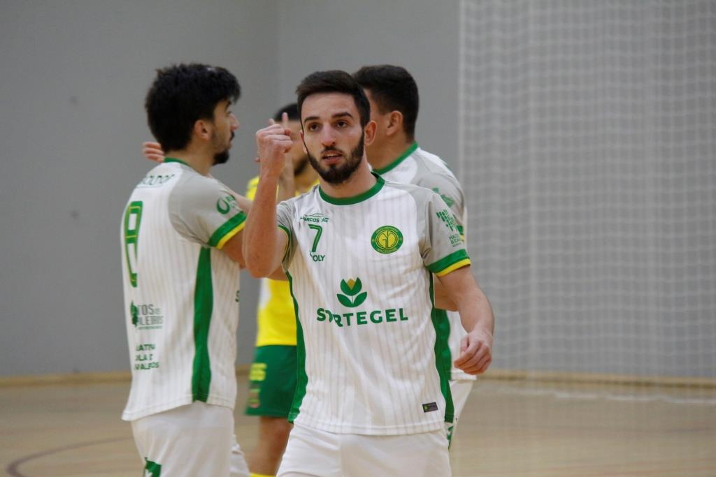 Futsal: Macedense sofre pesada derrota (9-1) e Costinha mostra desagrado com a arbitragem