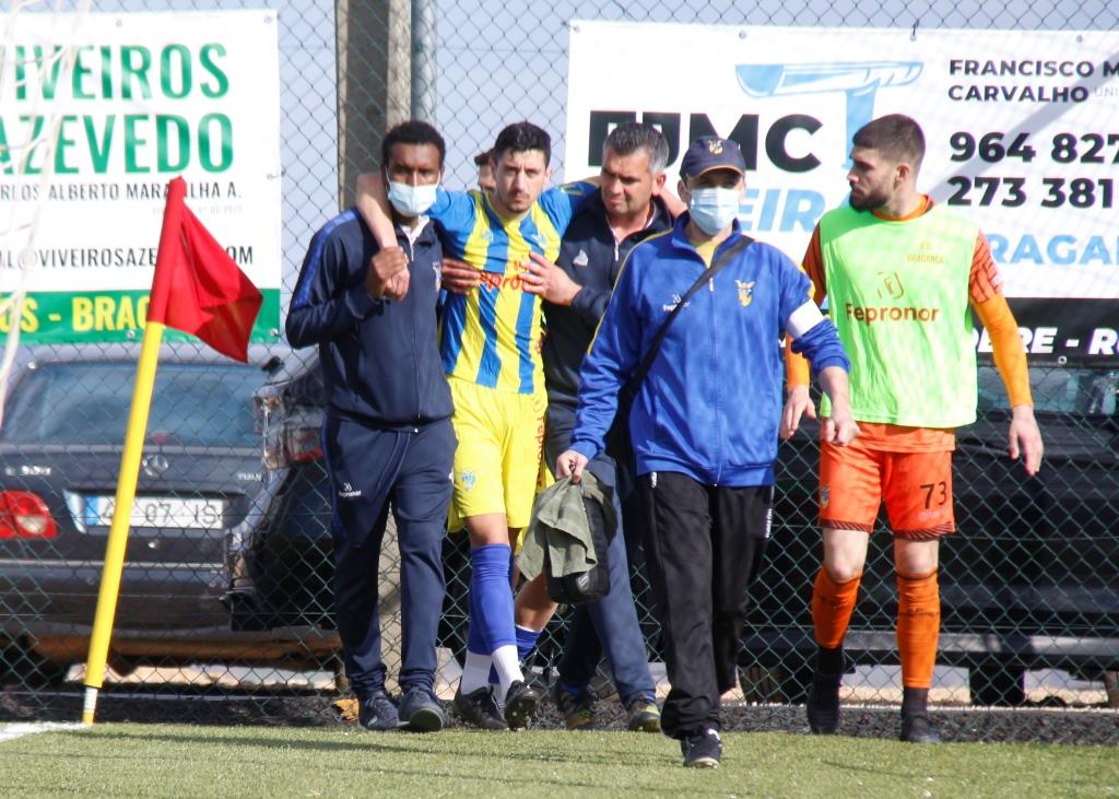 GDB: Estanga perdeu os sentido após choque com jogador adversário