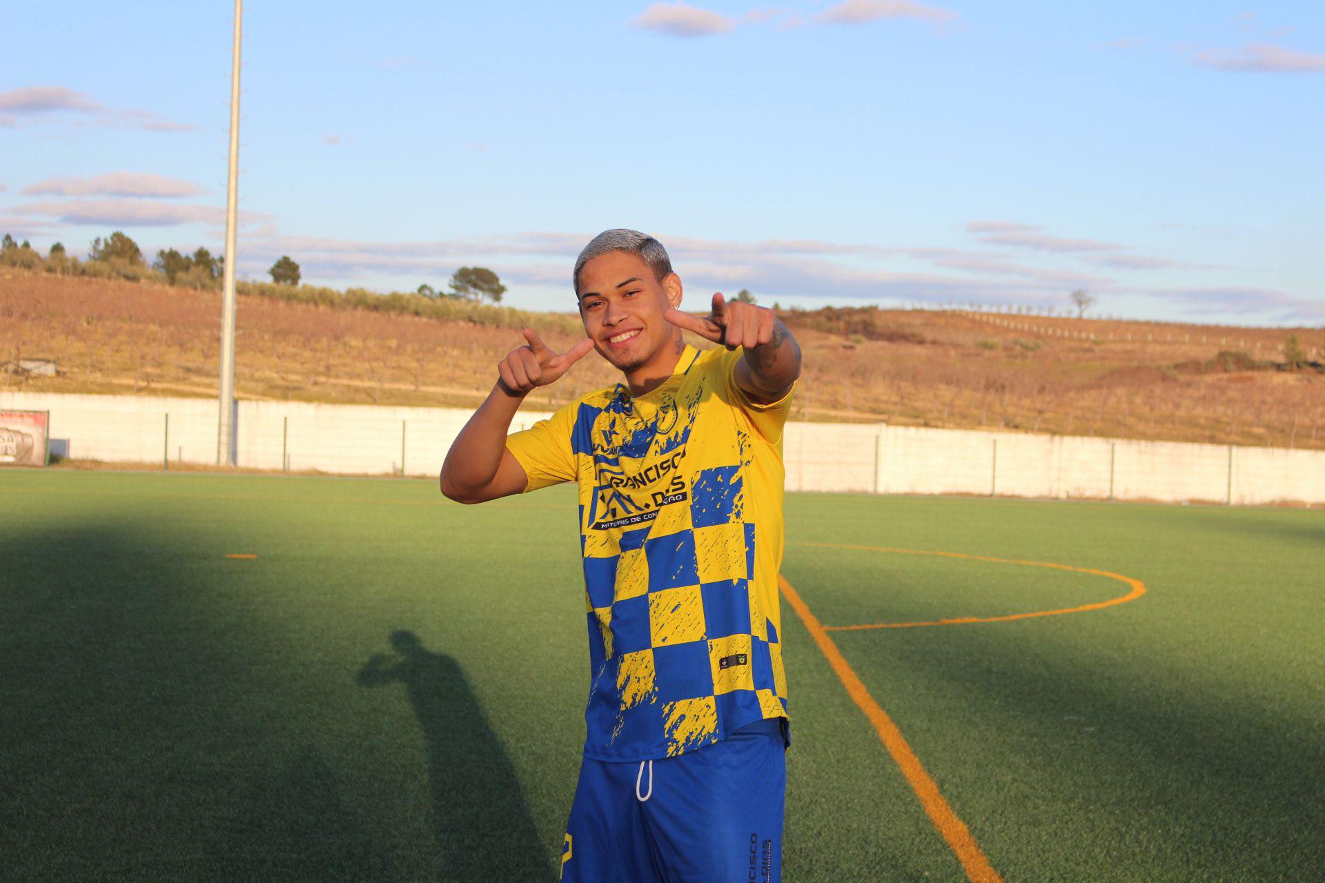 Futebol: Vinicius quer mostrar serviço no Rebordelo para dar o salto para outros patamares