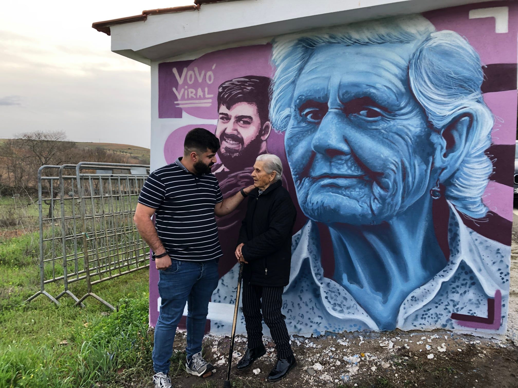 Vovó Viral está agora retratada num mural em Contins