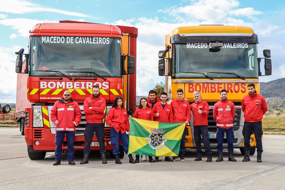Camião dos bombeiros de Macedo com bens recolhidos e ambulâncias doadas partiu ontem