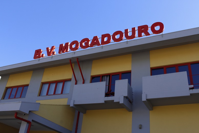 Bombeiros Voluntários de Mogadouro e Sendim vão doar duas ambulâncias à Ucrânia