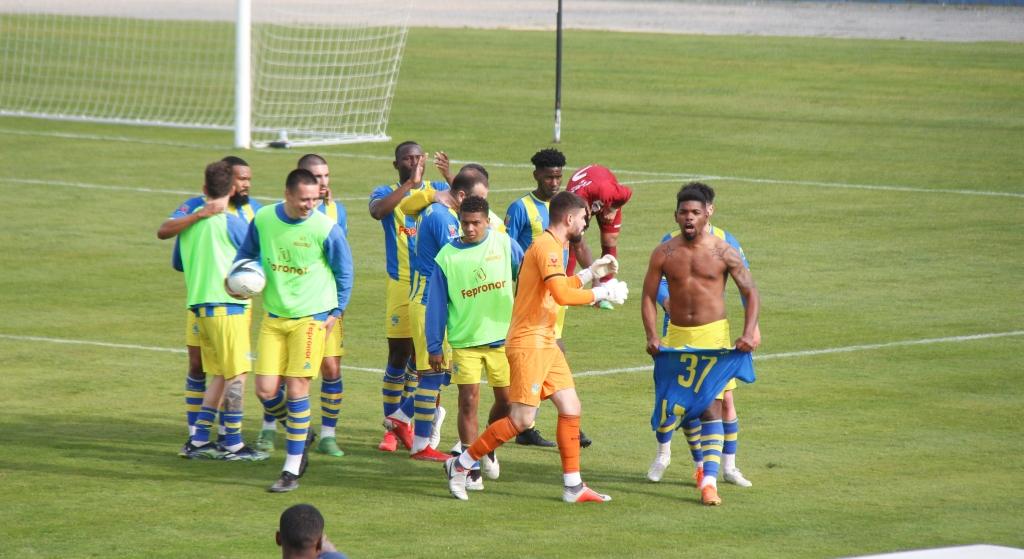 Futebol: Paulo Roberto saltou do banco e resolveu para o Bragança