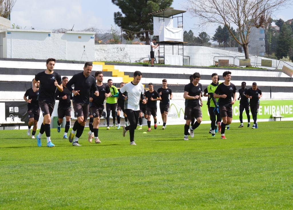 Futebol: Mirandela na máxima força para o dérbi distrital