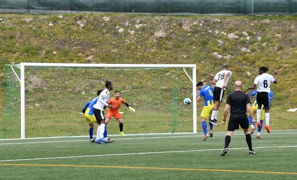 Futebol: Bragança e Rebordelo mantêm luta acesa pelo título distrital