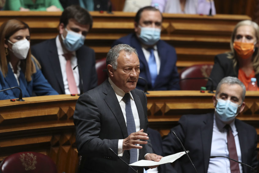 Adão Silva admite que vice-presidência da Assembleia da República exige mais responsabilidade