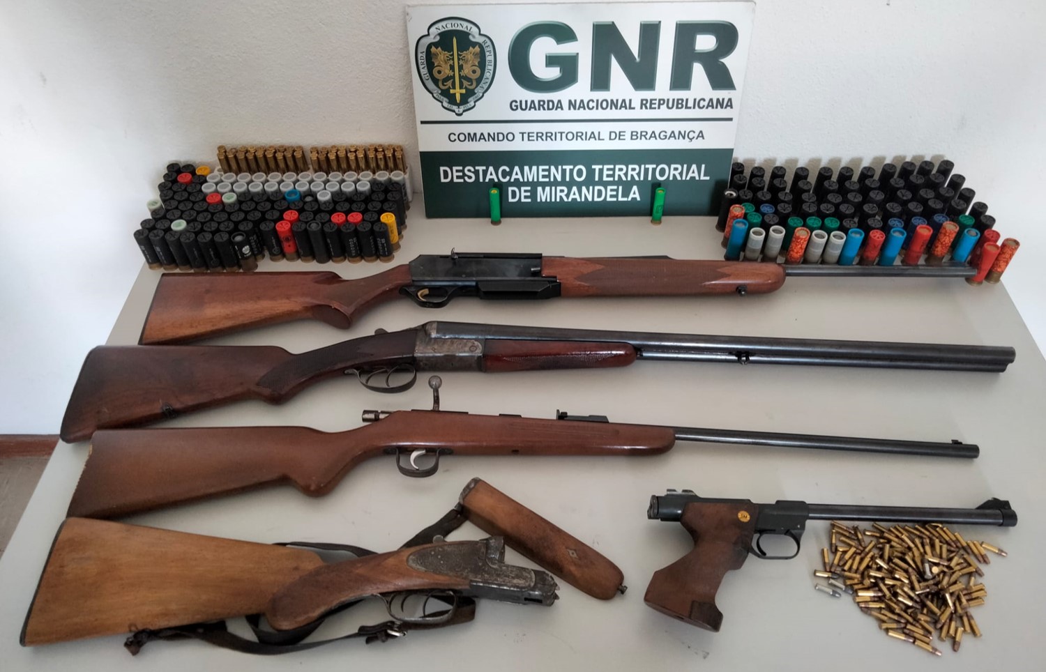 Homem detido em Carrazeda de Ansiães por posse ilegal de armas