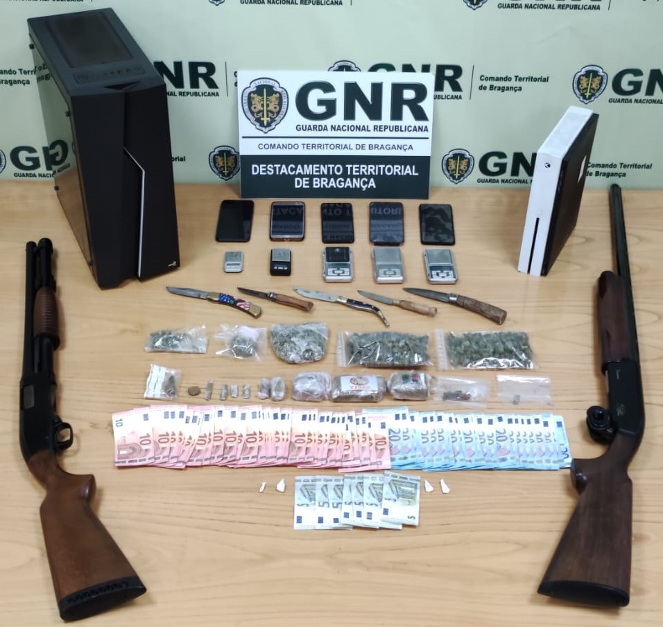Prisão preventiva para dois dos cinco detidos por tráfico de droga nos concelhos de Mirandela e Macedo de Cavaleiros