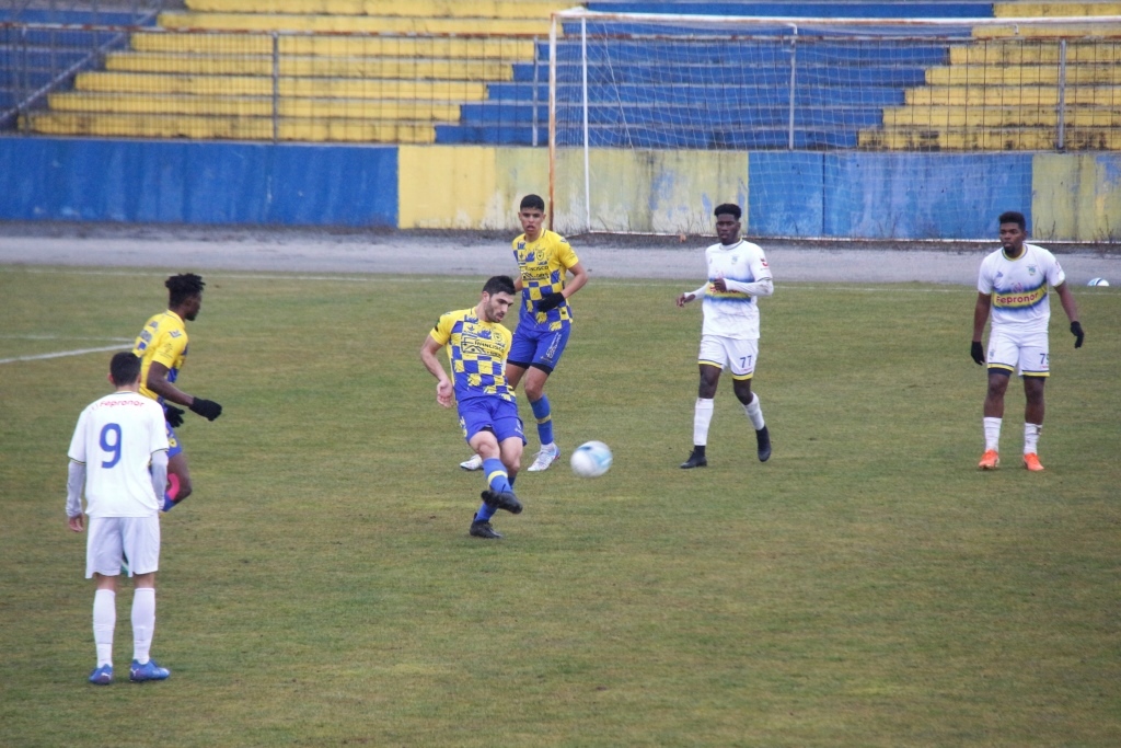 Futebol: Domingo é dia de decisões na Divisão de Honra Pavimir