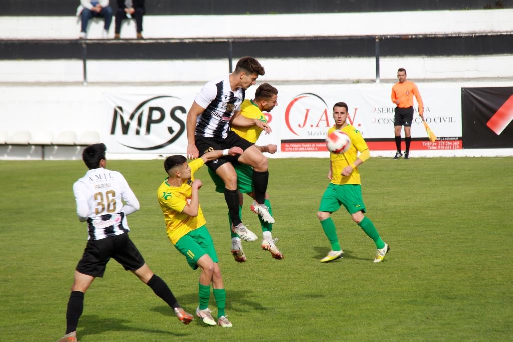 Futebol: Dérbi distrital termina empatado a uma bola