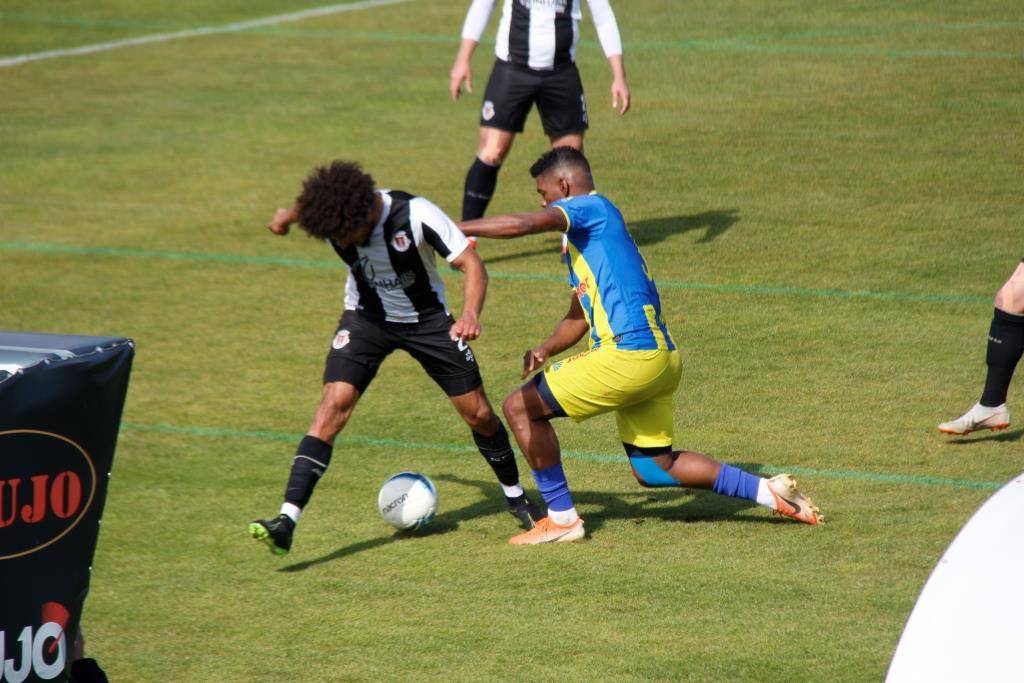 Futebol: Bragança e Rebordelo não desarmam e levam decisão do título para a última jornada