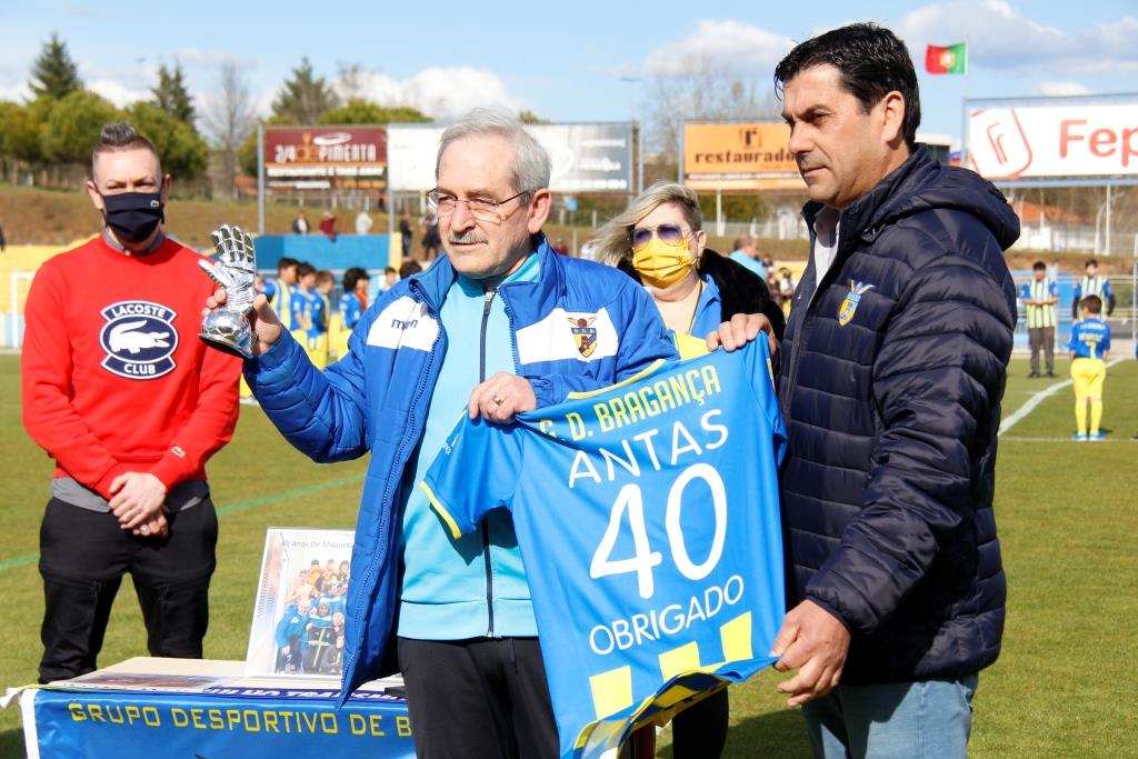 Futebol: Beto Antas homenageado pelos 40 anos de dedicação ao Bragança
