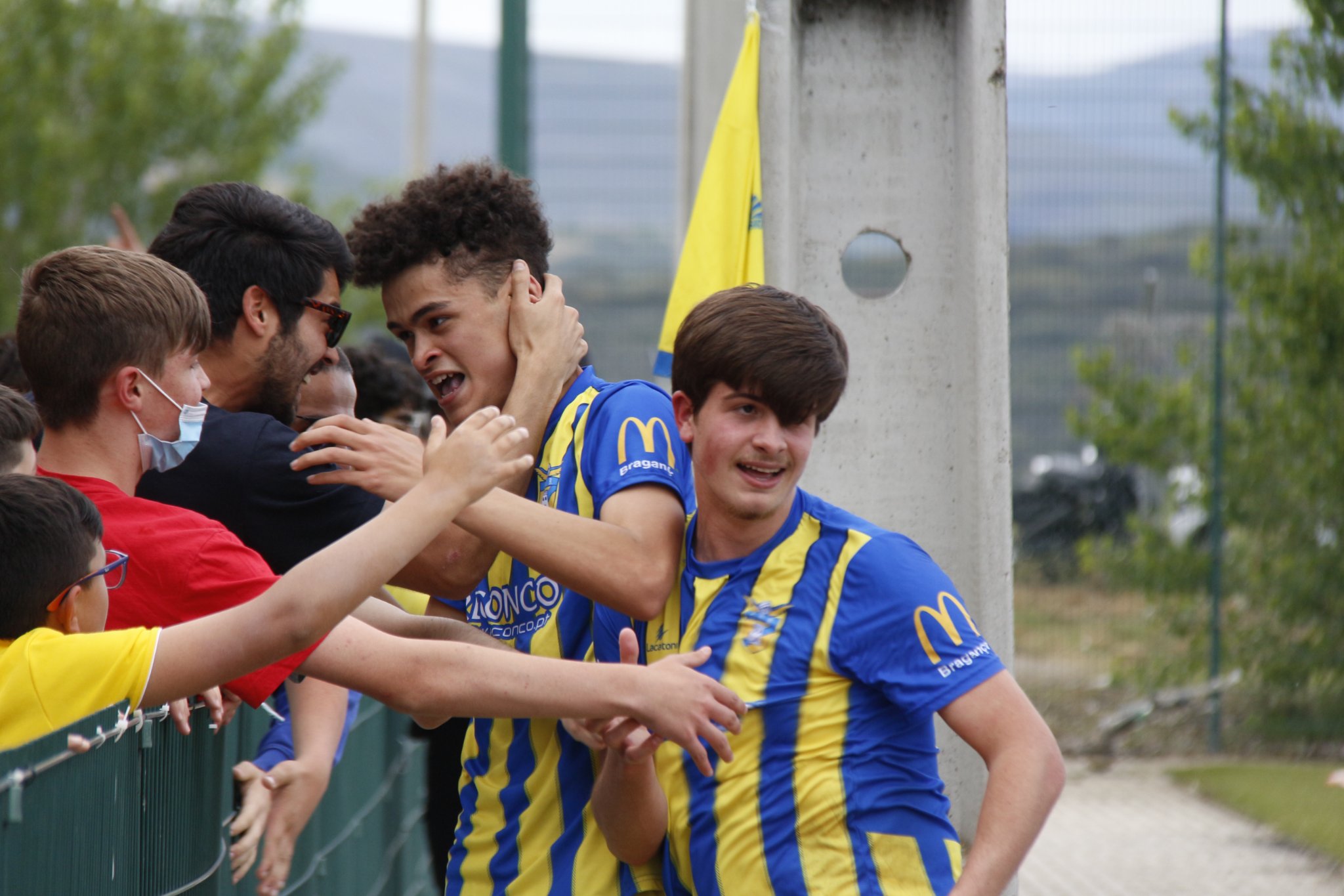 Futebol: GDB vence (2-1) Mirandela e relança luta pelo título distrital de juniores