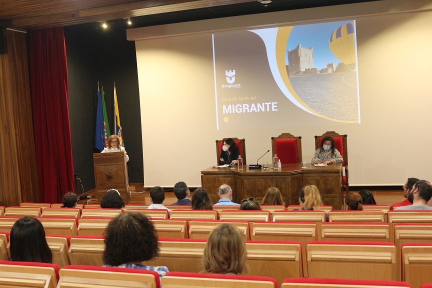 Migrantes chegados a Bragança têm agora um guia com informação para a integração