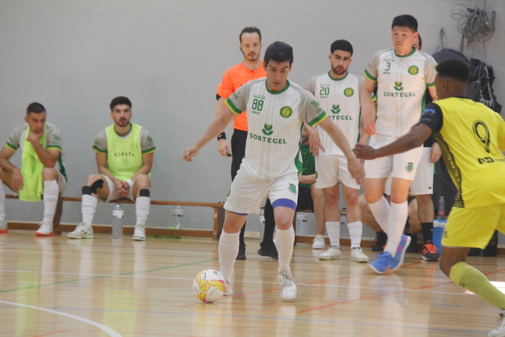 Futsal: Macedense vence último jogo da temporada em casa