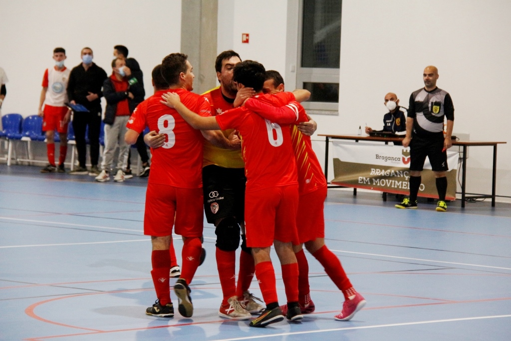 Futsal: Escola Arnaldo Pereira supera expectativas na época de estreia no escalão de seniores