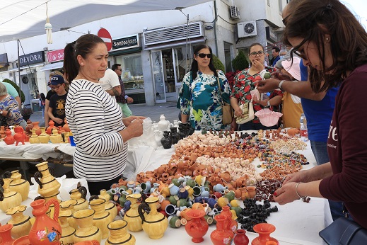 O esperado regresso da Feira da Cantarinhas trouxe enchente ao centro de Bragança