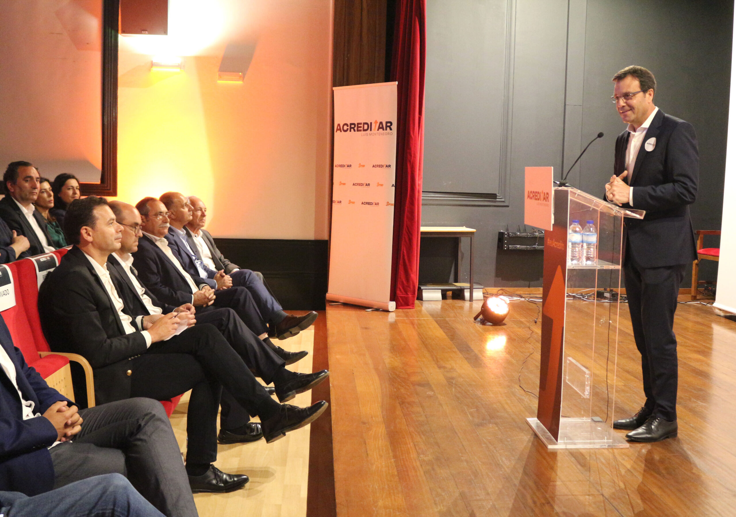 Luís Montenegro esteve em Bragança para apresentar candidatura à liderança do PSD e prometeu atenção a todas as regiões do país