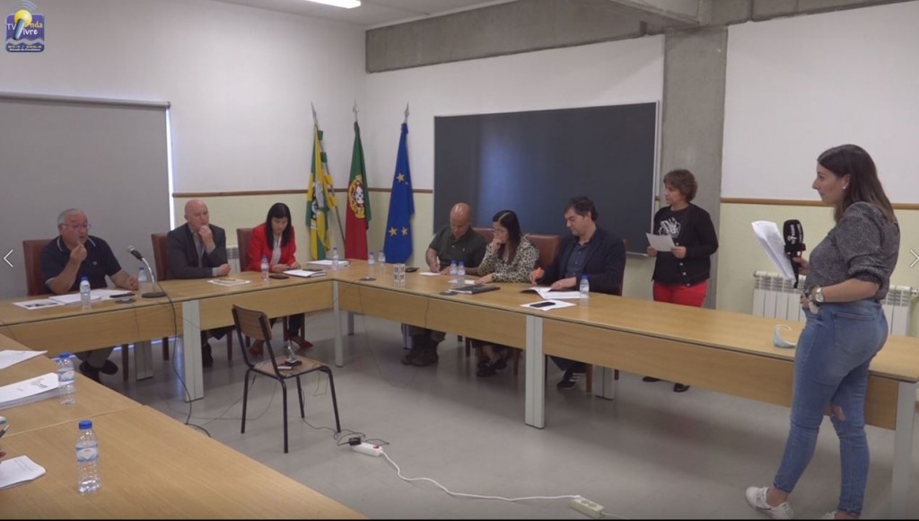 Pais de alunos do pré-escolar de Podence continuam a pedir que escola não encerre