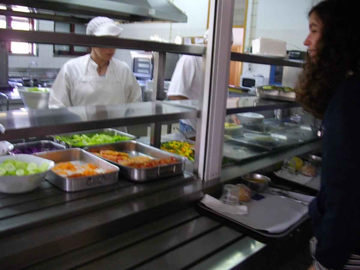 Autarquias preocupadas com decisão de empesas quererem cobrar o dobro pelas refeições escolares