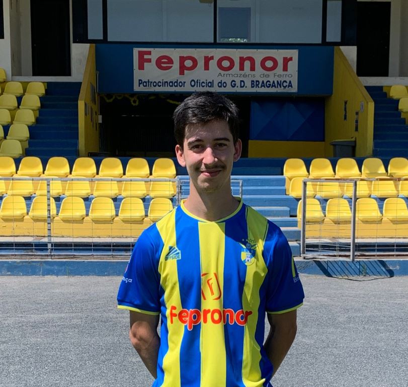 Futebol: Bragança reforça meio campo com João Rocha