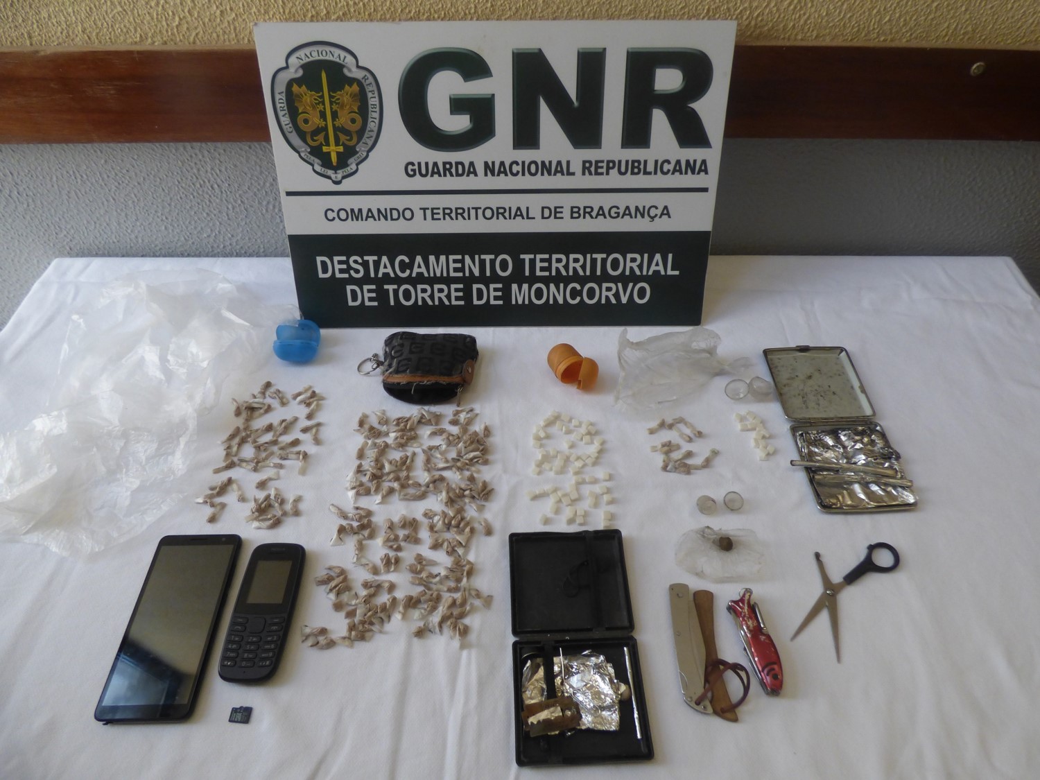 Dois homens detidos com cerca de 470 doses de droga em Torre de Moncorvo