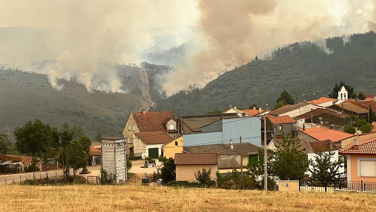 Incêndio em Espanha está mais próximo da Petisqueira e aldeia já foi evacuada