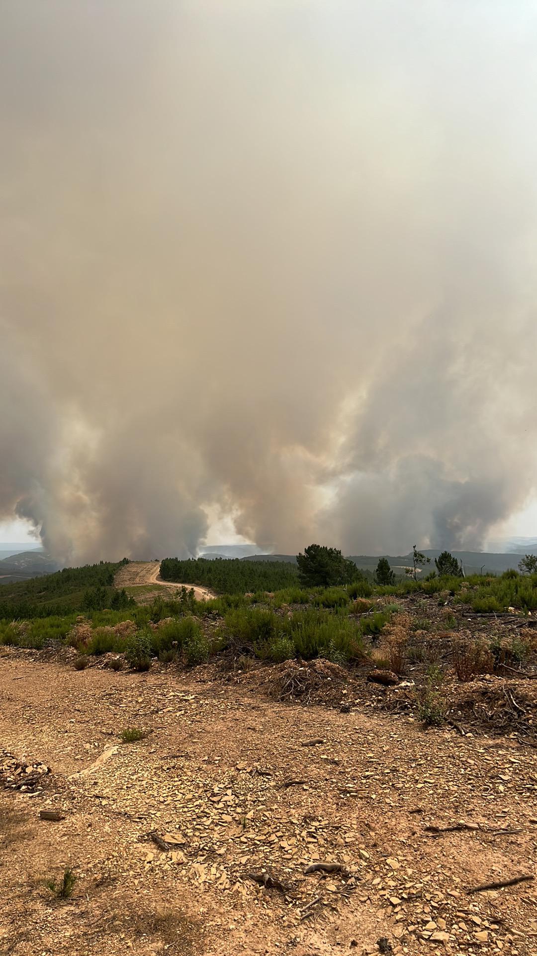 Incêndio que começou em Espanha já está em território transmontano e Deilão pode ter que ser evacuado