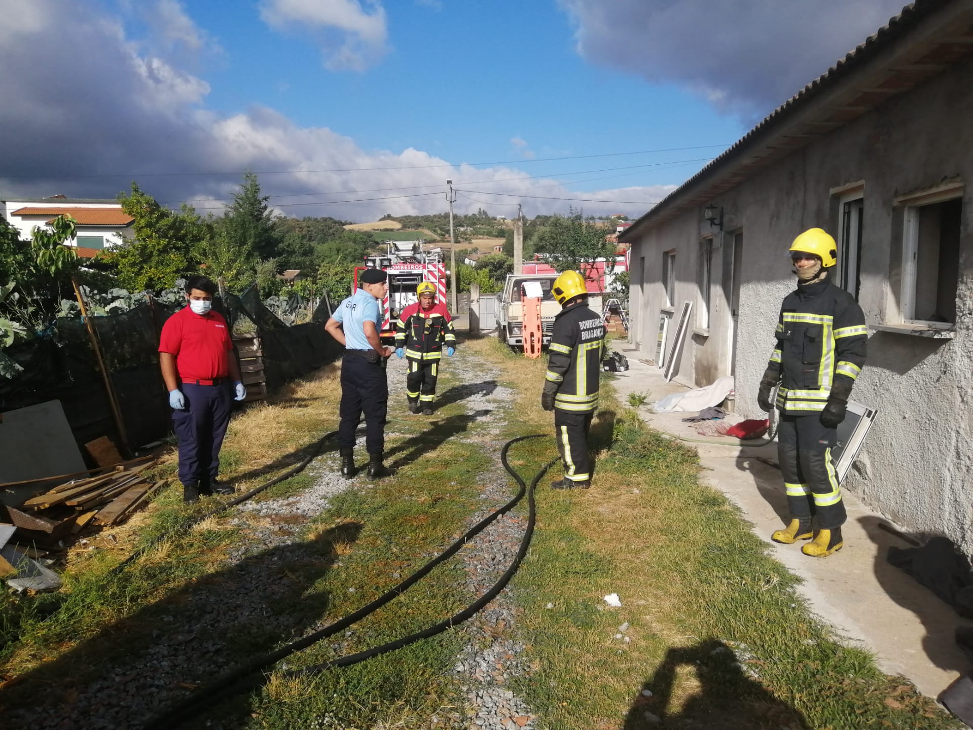 Dois homens encontrados mortos na habitação da mulher que foi morta há 10 dias em Donai
