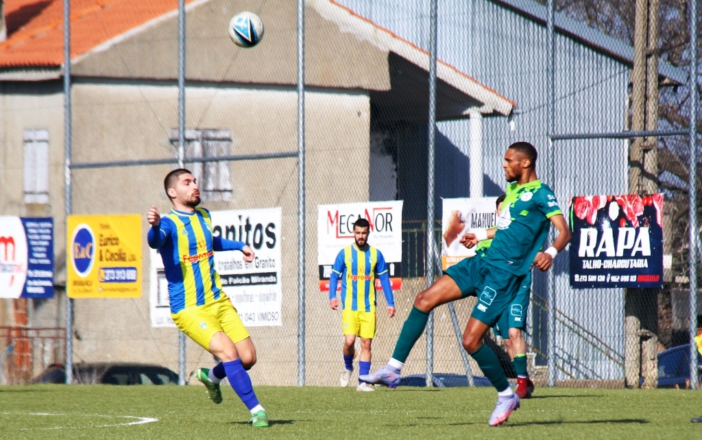 Futebol: Luís Lisboa reforça meio campo do Macedo