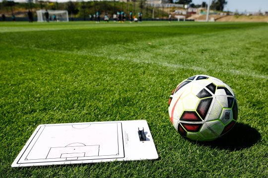 Futebol: A.F. Bragança vai exigir Curso UEFA B – Grau 2 para treinar futebol 11 e futsal