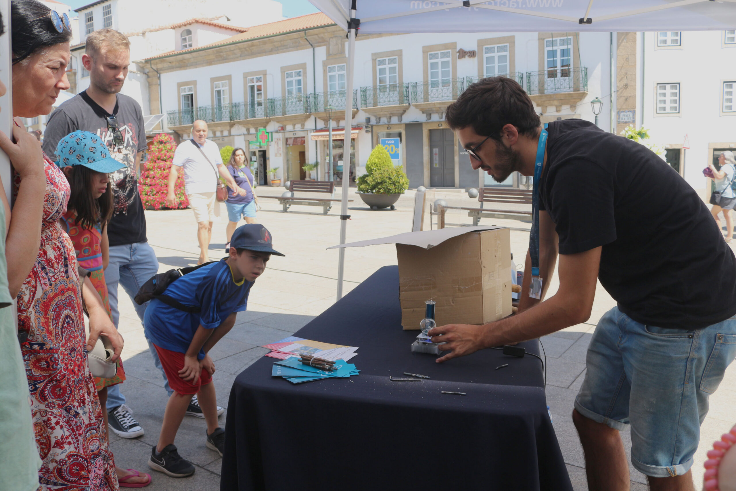 Aprender física no meio da rua foi a proposta do projecto trazido a Bragança pelos alunos do IST