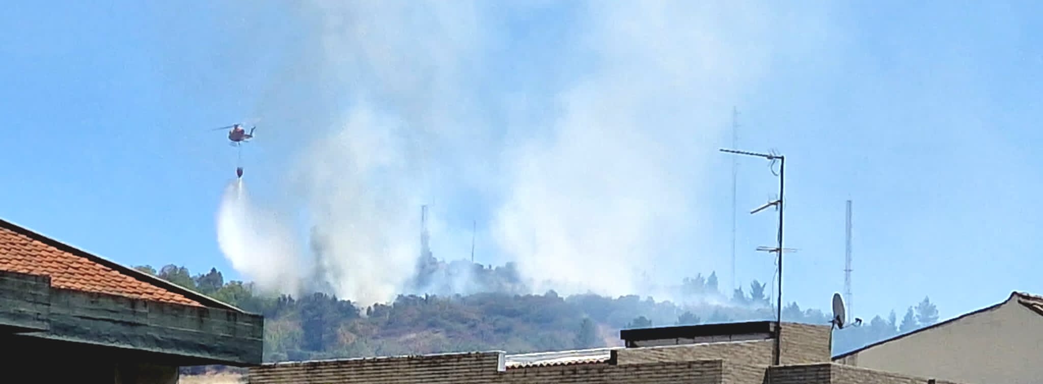 Incêndio no São Bartolomeu em Bragança combatido com um meio aéreo