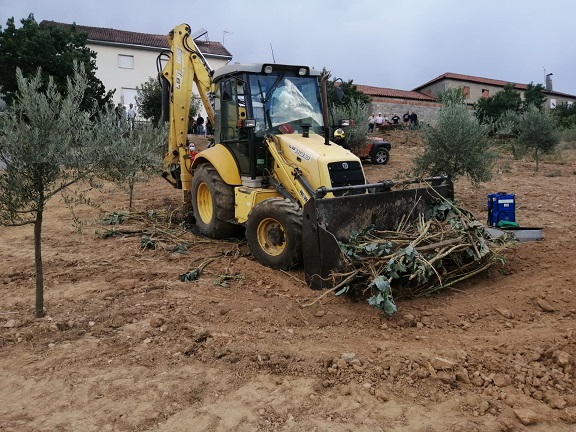 Homem morreu num acidente com uma retroescavadora em Parada