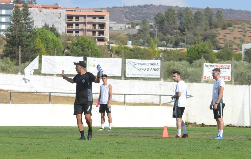 Futebol: Vila Flor SC não vai comparecer ao jogo com o S.C. Mirandela
