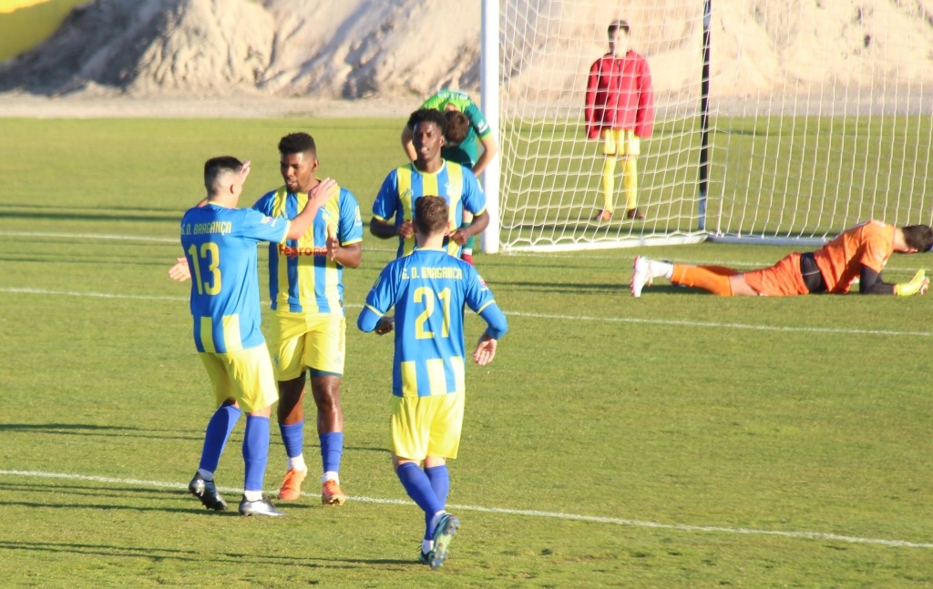 Futebol: Goleador Paulo Roberto é reforço para o Rebordelo