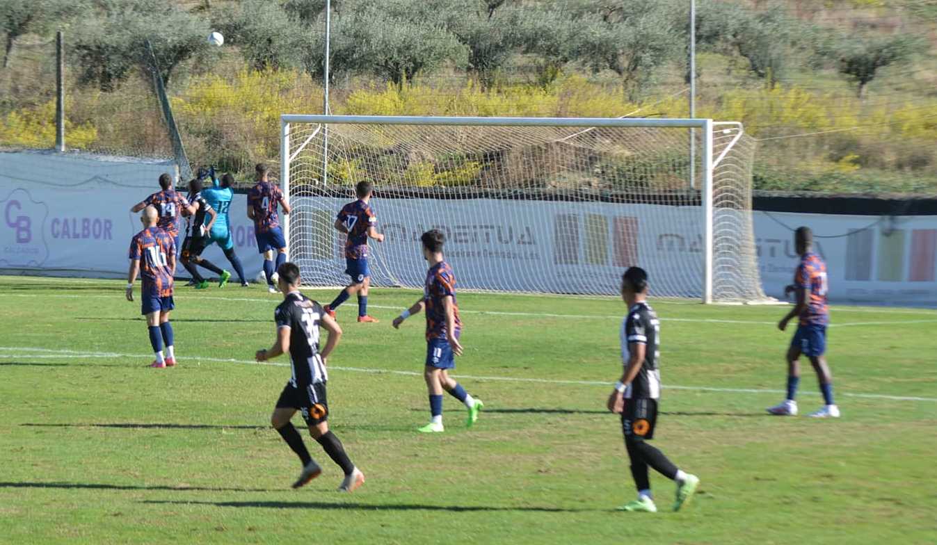 Rebordelo dá goleada, Mirandela e Carção alcançam vantagem