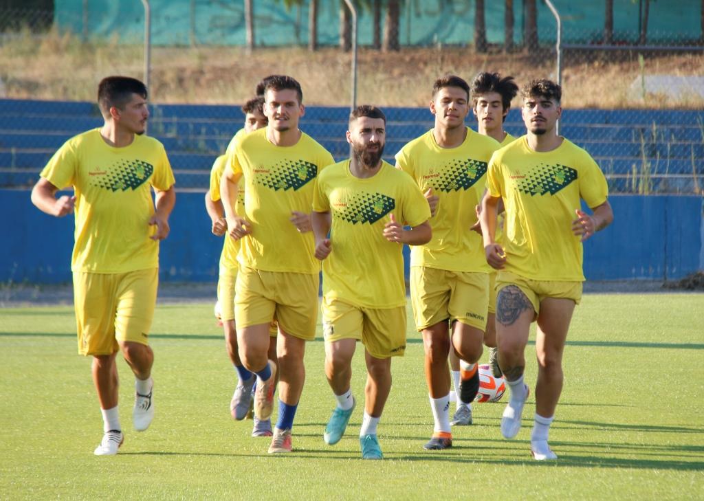 Futebol: David e Passas espreitam a titularidade para o jogo com o Dumiense