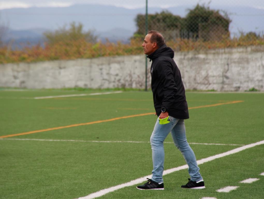Futebol: Mirandela regressa ao trabalho com estatuto de líder