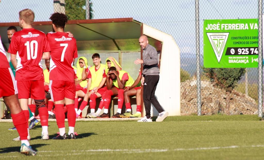Futebol: Nuno Rangel não poupa arbitragem e fala em perseguição ao Mirandês