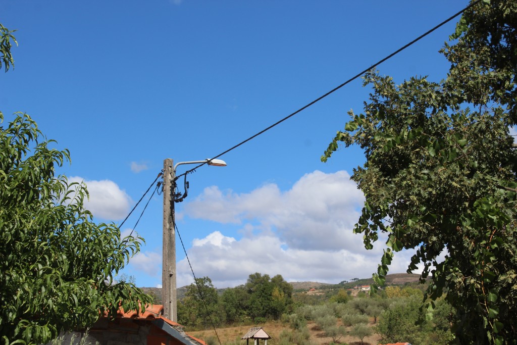 E-Redes diz já ter resolvido situação de luminárias em Vinhas