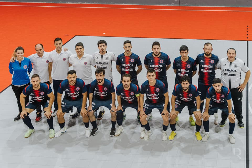 Futsal: Liderança sem euforias