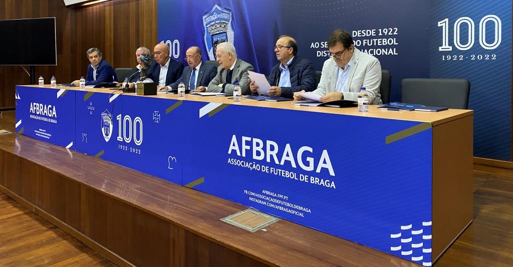 Futebol: Selecção distrital feminina sub-14 prepara participação na Copa Gallaecia